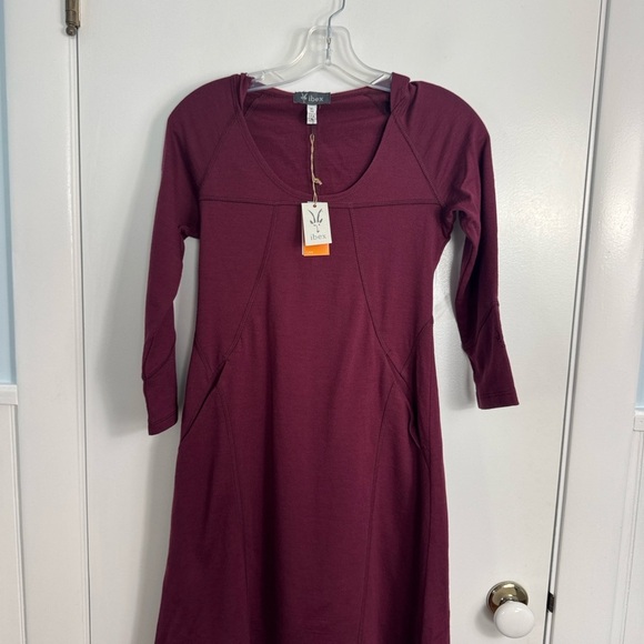 NWT Ibex hoody Marino Wool dress cabernet size XS - Picture 2 of 9